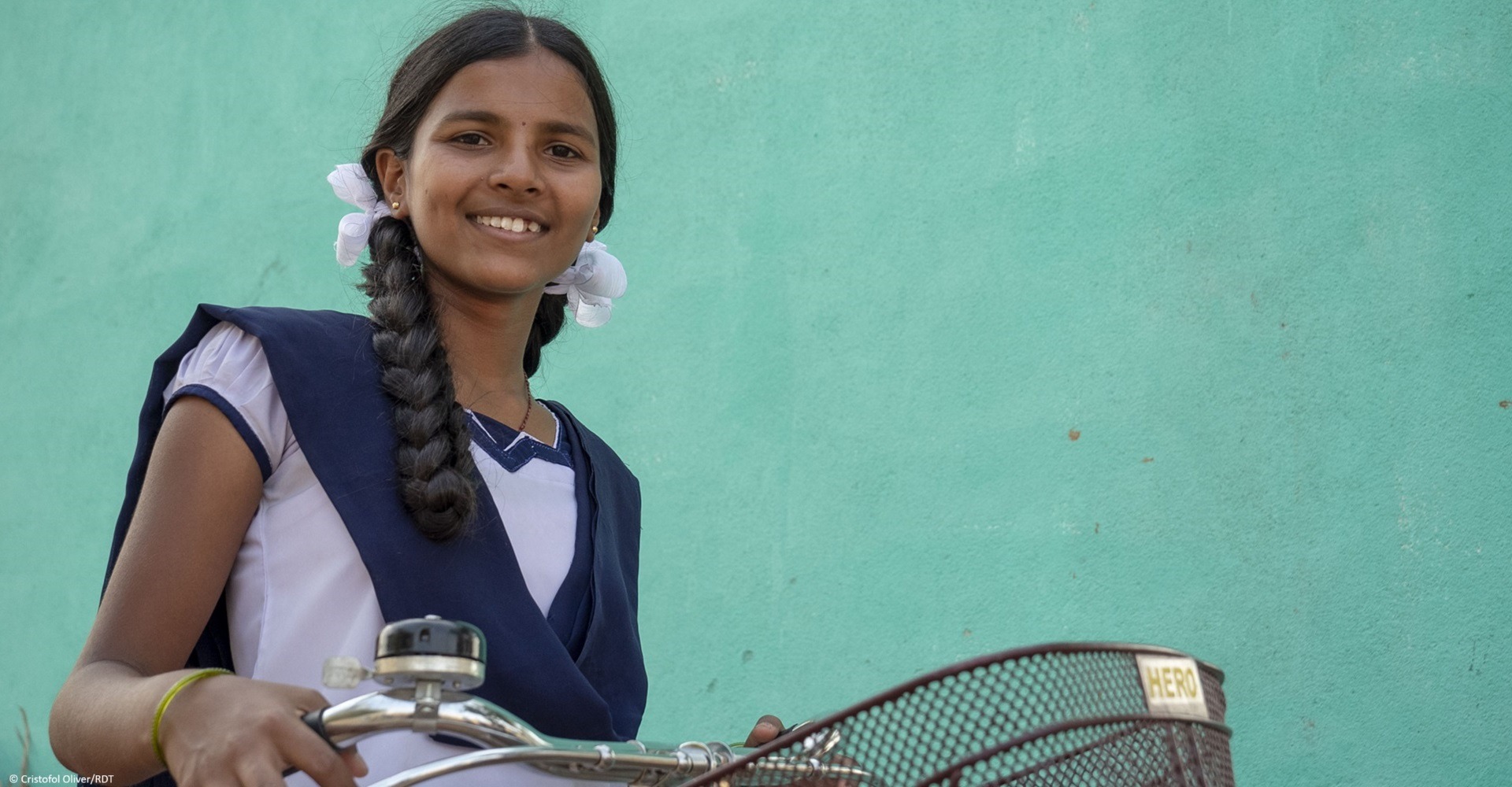 Schulkinder auf Fahrrädern in Indien. Zugang zu Bildung ermöglichen und Zwangsheirat in Indien verhindern