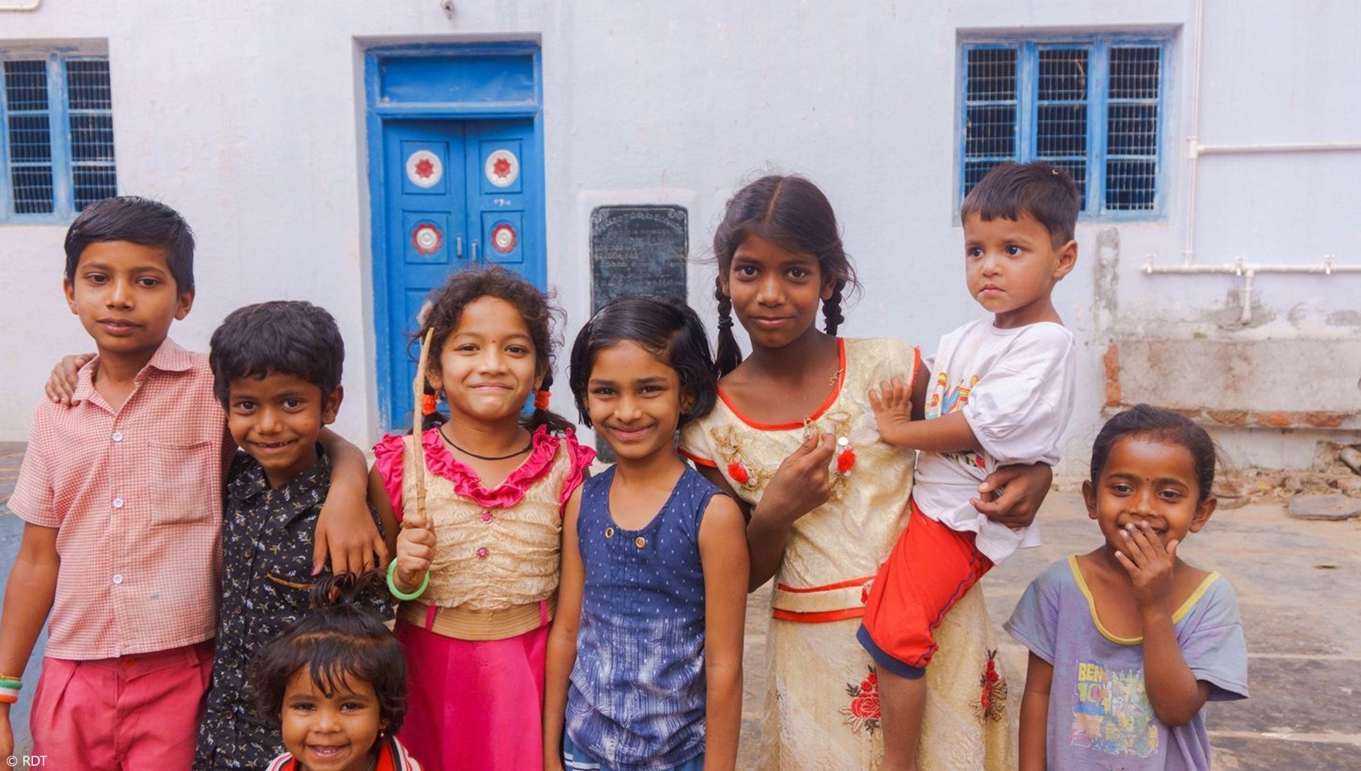 Kinder in einem Dorf in Indien