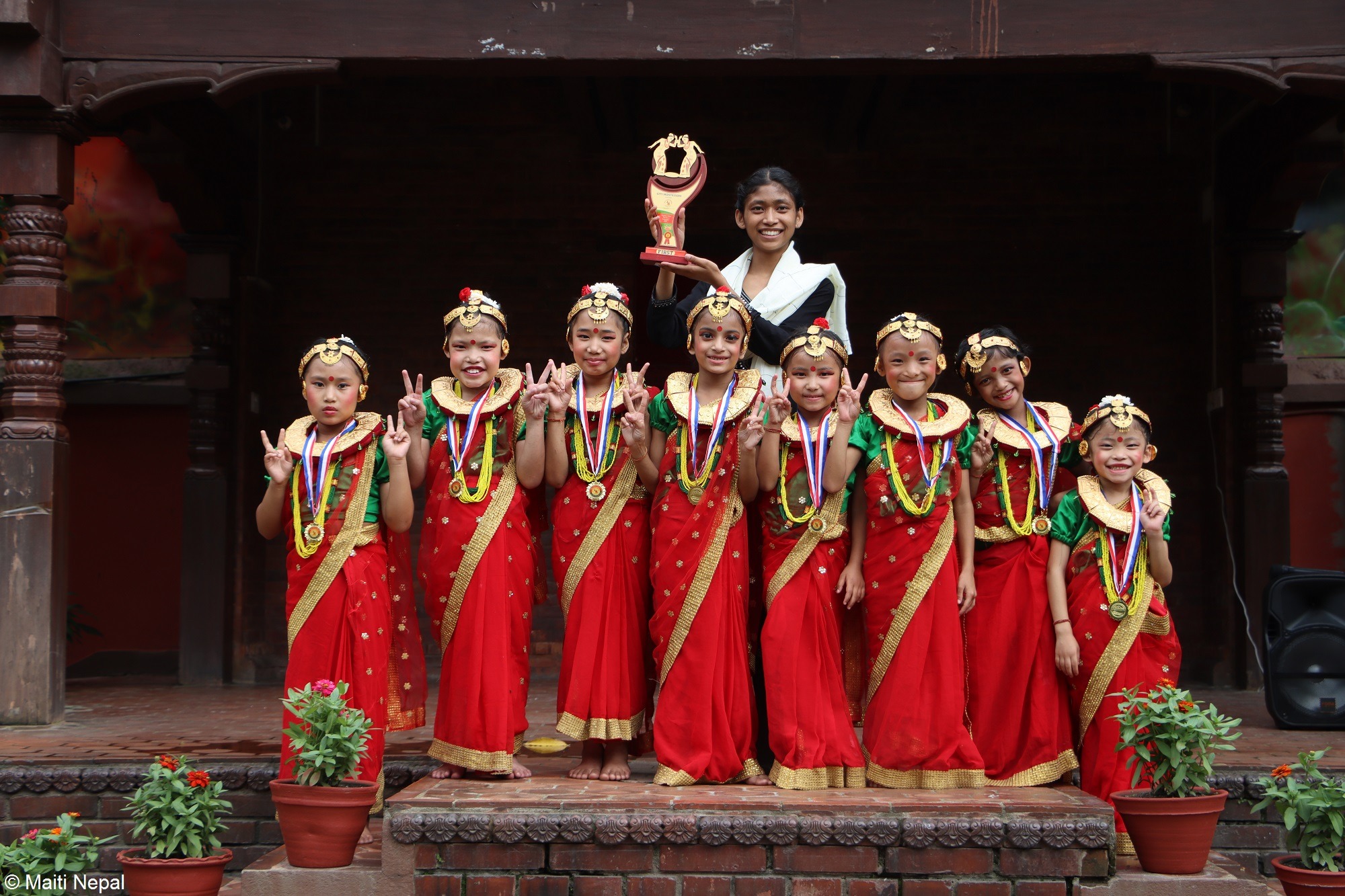 Frau in der Landwirtschaft in Indien nutzt Tröpfchenbewässerung für Klimaschutz in Indien.